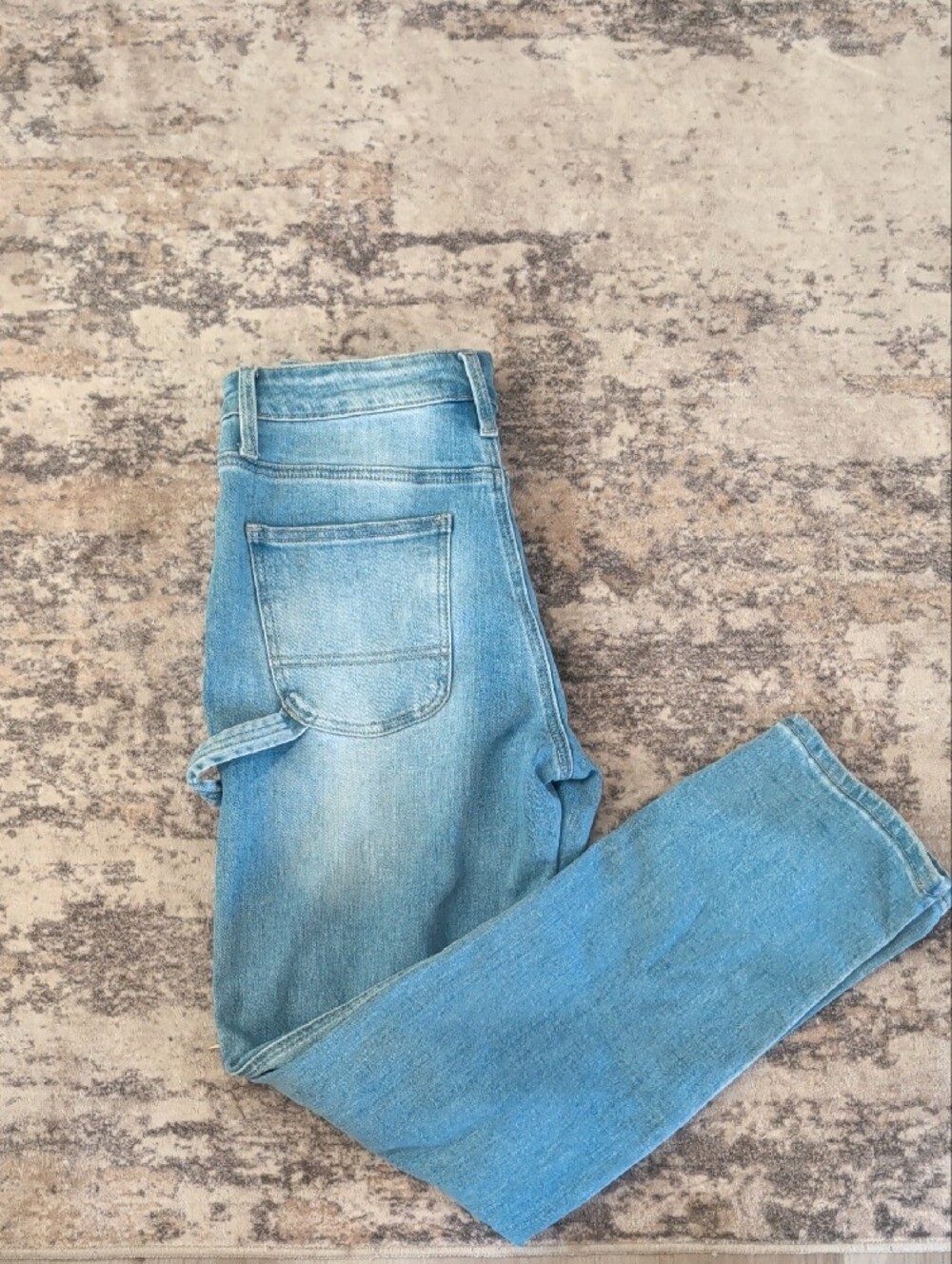 Light Wash Women's Boyfriend Jeans with Distressed Knee - Picture 3 of 4
